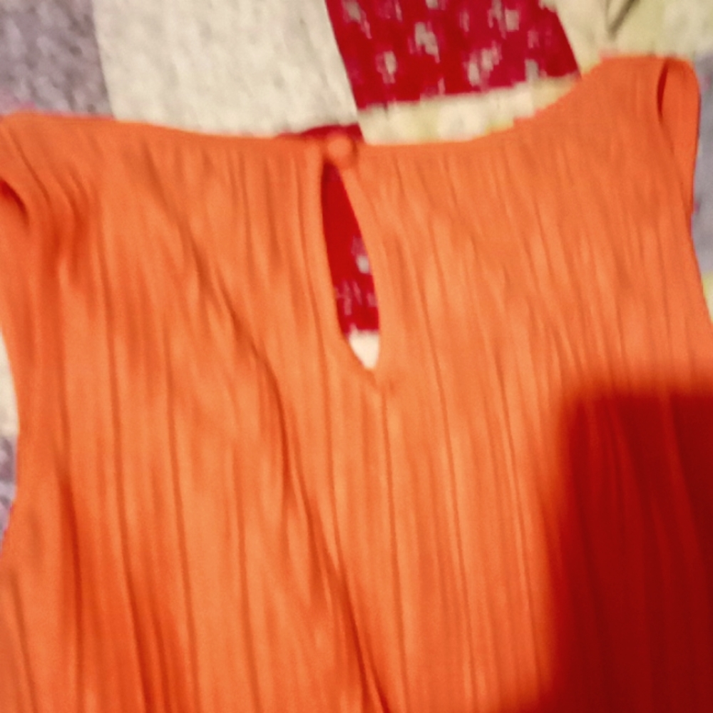 Tank tops - Picture 4 of 4